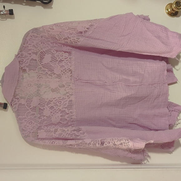 NWOT Boutique Lilac lace sleeve button front shirt, size Large (oversized) - Picture 6 of 7